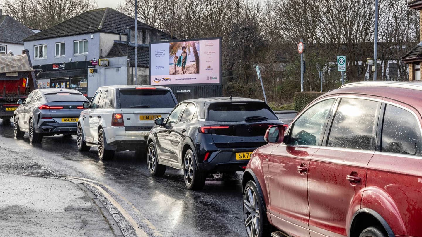 Balmore Road Glasgow: screen and surroundings